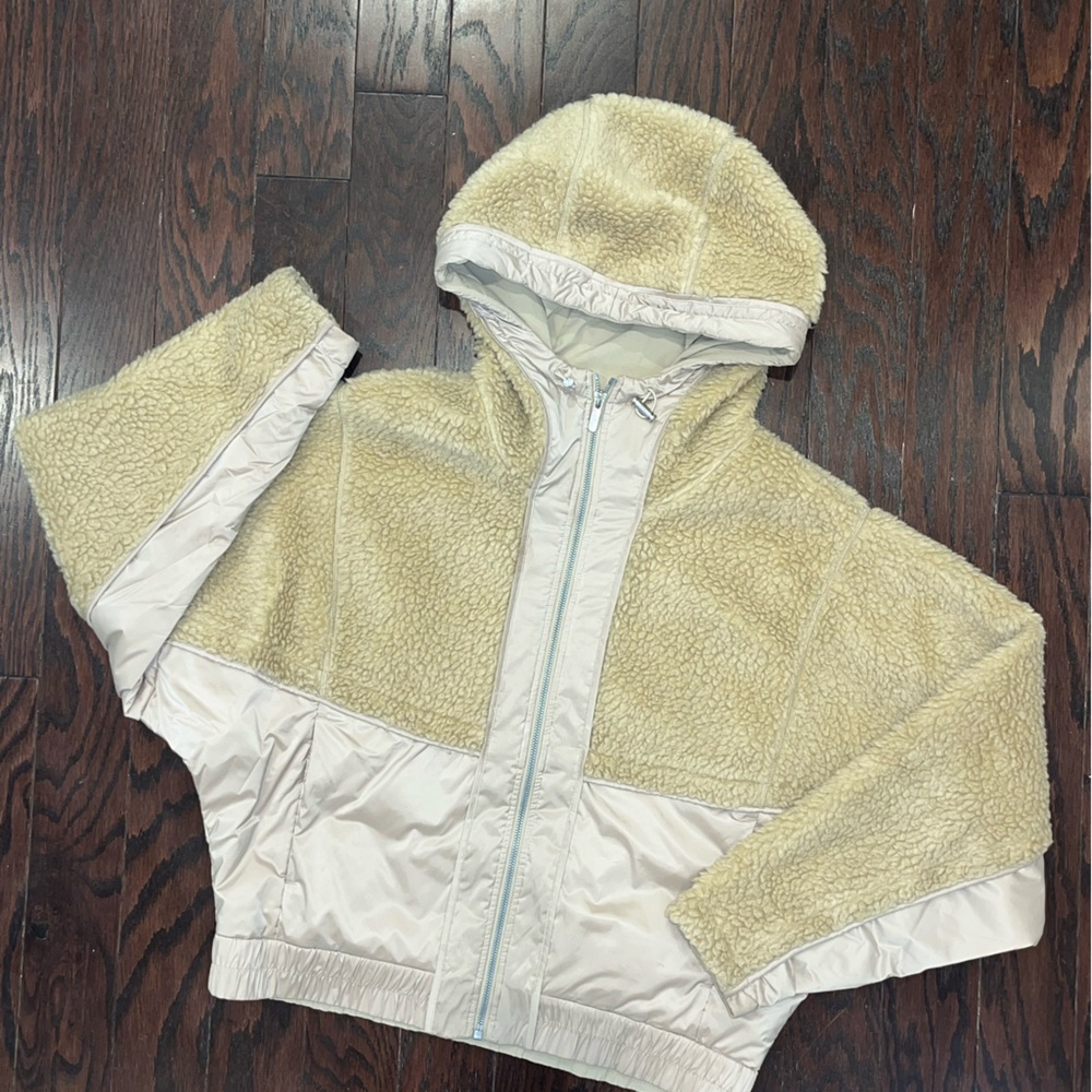 Lululemon Size 10 Teddy Bomber